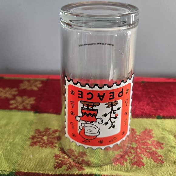 Charlie Brown w Santa Hat & Christmas Tree w (Peace)(Peanuts) 16oz Pint GlassR - Picture 12 of 16